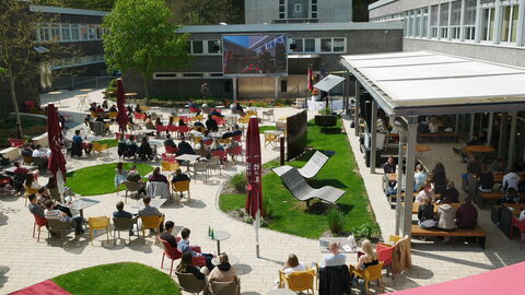 Innenhof mit Menschen