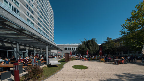 Innenhof einer Hochschule 