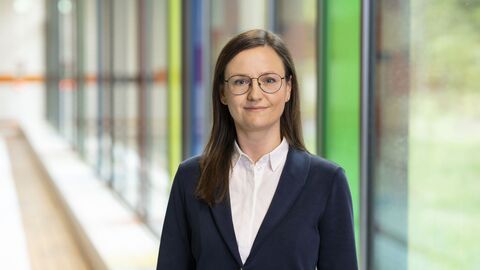 Ein Porträt einer Frau.